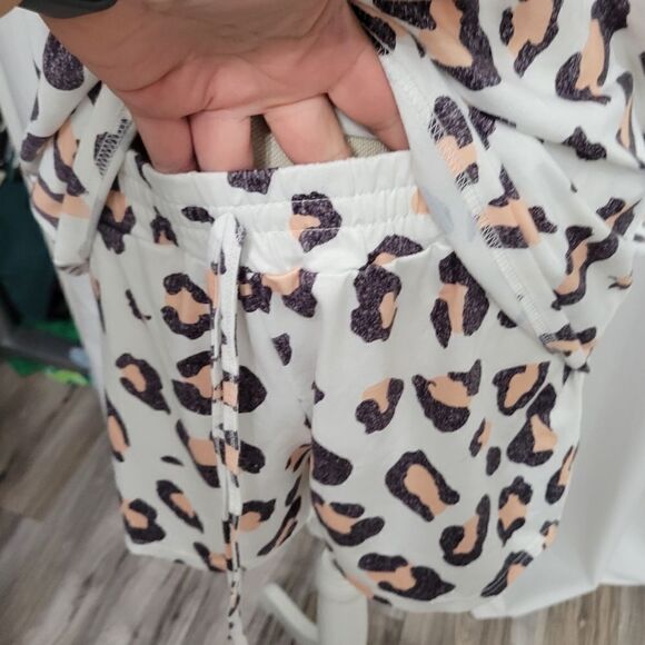 Crepe myrtle leopard print pajama set - Picture 10 of 13